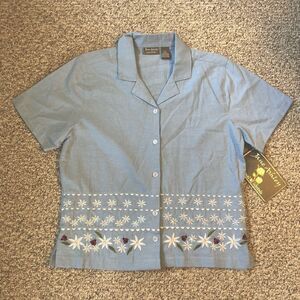 NEW Jane Ashley Womens Embroidered Top Size L Grandma Core Short Sleeve Chambray